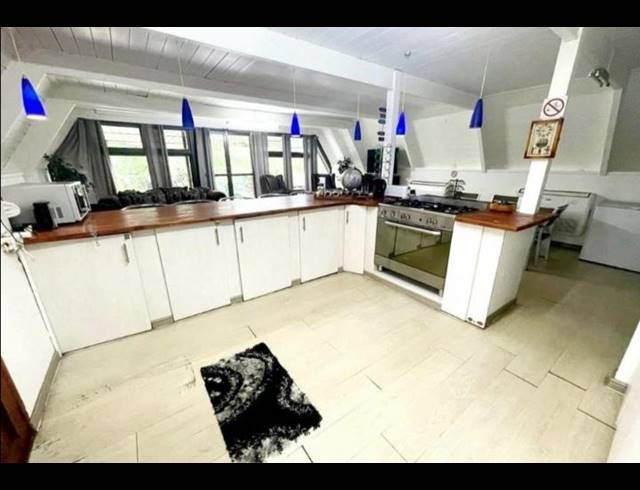 5 BEDROOM HOUSE FOR SALE IN MEER EN SEE